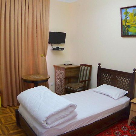 Madina-Mehribon Hotell Buchara Exteriör bild