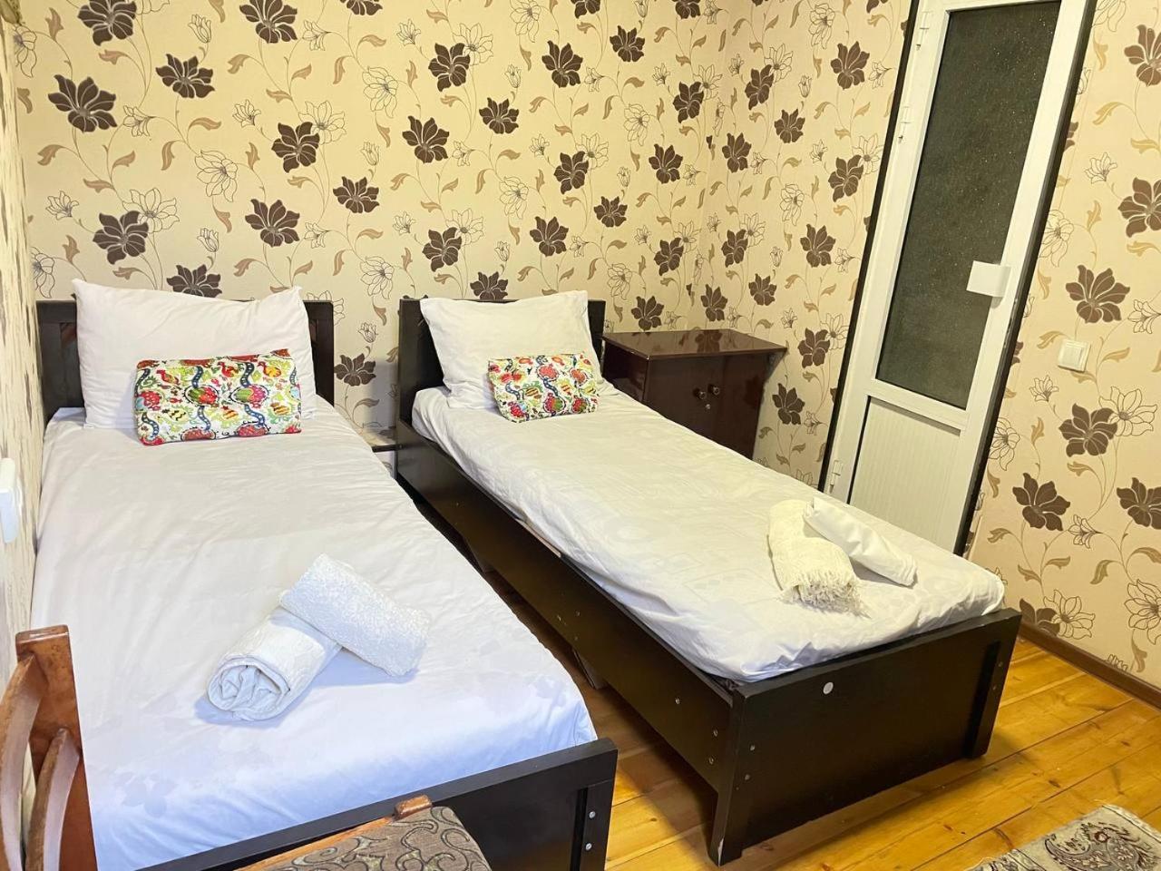 Madina-Mehribon Hotell Buchara Rum bild